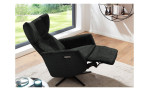 Komfort-Relaxsessel Leeds, in der Farbausführung Anthrazit, mit der Relaxfunktion, in einem Raum stehend