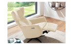 Komfort-Relaxsessel Leeds, in der Farbausführung Creme, mit der Relaxfunktion, in einem Raum stehend