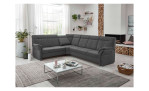 Komfort-Ecksofa plano|FORM Favorit, in der Farbausführung Alu, in einem Raum stehend mit der Relaxfunktion im rechten Eckteil