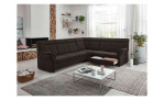 Komfort-Ecksofa plano|FORM Favorit, in der Farbausführung Nougat, in einem Raum stehend mit der offenen Schublade