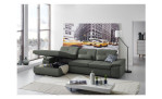 Komfort-Ecksofa plano|FORM Athen, in der Farbausführung Grün, in einem Raum stehend mit dem Bettkasten im Canape