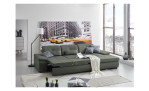 Komfort-Ecksofa plano|FORM Athen, in der Farbausführung Grün, in einem Raum stehend mit der Schlaffunktion, Frontseitig