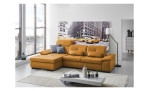 Komfort-Ecksofa plano|FORM Athen, in der Farbausführung Curry, in einem Raum stehend