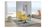Komfort-Relasessel plano|FORM Tivoli, in der Farbausführung Yellow , in einem Raum stehend, Schrägansicht mit Funktion und Hocker