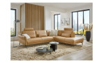 Komfort-Ecksofa plano|FORM Formello, in der Farbausführung Honey, in einem Raum stehend