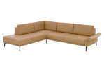 Komfort-Ecksofa plano|FORM Formello, in der Farbausführung Honey, mit klappbarer Armlehne 