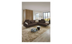 Komfort-Ecksofa plano|FORM Formello, in der Farbausführung Braun, in einem Raum stehend