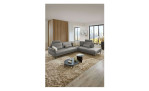 Komfort-Ecksofa plano|FORM Formello, in der Farbausführung Grau, in einem Raum stehend