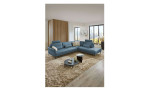 Komfort-Ecksofa plano|FORM Formello, in der Farbausführung Ocean, in einem Raum stehend