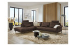 Komfort-Ecksofa plano|FORM Formello, in der Farbausführung Braun, in einem Raum stehend