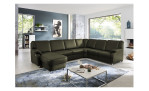 Basis-Wohnlandschaft plano|FORM Tyler, in der Farbausführung Olive, in einem Raum stehend