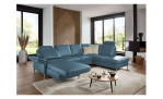 Komfort-Wohnlandschaft plano|FORM Lirio, in der Farbalternative Ocean, in einem Raum stehend mit der Relaxfunktion bei der Ottomane