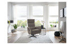 Komfort-Relaxsessel plano|FORM Rimini in der Farbausführung Greystone, nin einem Raum stehend