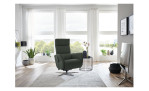 Komfort-Relaxsessel plano|FORM Rimini in der Farbausführung Oliv, nin einem Raum stehend