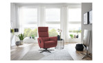 Komfort-Relaxsessel plano|FORM Rimini in der Farbausführung Brombeer, nin einem Raum stehend