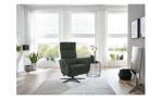 Komfort-Relaxsessel plano|FORM Rimini in der Farbausführung Oliv, nin einem Raum stehend