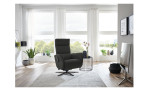 Komfort-Relaxsessel plano|FORM Rimini in der Farbausführung Schwarz, nin einem Raum stehend