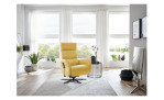 Komfort-Relaxsessel plano|FORM Rimini in der Farbausführung Yellow, nin einem Raum stehend