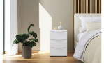 Nachttisch Finn in der Farbe Weiß, im Schlafzimmer