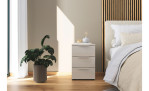 Nachttisch Finn in der Farbe Weiß, im Schlafzimmer