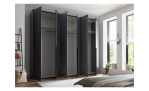 Milieubild Kleiderschrank in Graphit 6-türig, geöffnet 