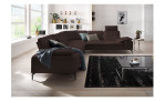 Komfort-Ecksofa Valentino, in der Farbausführung Dunkelbraun, in einem Raum stehend,mit der Sitztiefenverstellung, Frontansicht 