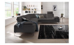 Komfort-Ecksofa Valentino, in der Farbausführung Dunkelgrau, in einem Raum stehend,mit der Sitztiefenverstellung, Frontansicht 