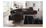 Komfort-Ecksofa Valentino, in der Farbausführung Dunkelbraun, in einem Raum stehend, Frontansicht