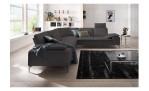 Komfort-Ecksofa Valentino, in der Farbausführung Dunkelgrau, in einem Raum stehend, Frontansicht