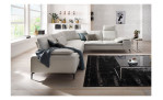 Komfort-Ecksofa Valentino, in der Farbausführung Creme Weiß, in einem Raum stehend, Frontansicht
