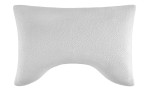 Schlafkissen Easydream: weißes, strukturiertes Kissen mit ergonomischer Vertiefung und zwei geschwungenen, sich verjüngenden Ecken auf weißem Hintergrund.