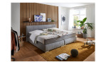Boxspringbett Family in der Farbe silber, in einem Raum stehend
