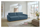 Komfort-Big Sofa planoform Cochem in der Farbe Blau und der passende Hocker dazu in Weiß ist teilweise zu sehen, im Wohnzimmer