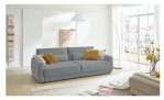 Basis-Big Sofa planoform Cochem in der Farbe Hellgrau mit grauen und braunen Kissen im Wohnzimmer