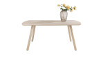 Tisch Niora mit vier Tischbeinen in der Farbe Natur mit einer mit Blumen gefüllten Vase darauf
