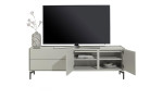 Lowboard Noon in der Farbe Seidengrau mit Füßen, Fernseher und Vase, beide Türen geöffnet
