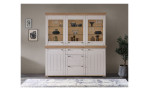 Basis-Buffet Cornwall: weißer Holzschrank mit Glastüren und matter Kaschmir-Oberfläche, ideal neben Pflanzen und Wanddekorationen.