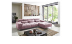 Komfort-Wohnlandschaft Salzburg in der Farbe Flieder. Ottomane auf der rechten Seite. In dekorierter Umgebung.