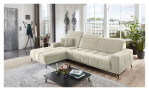 Wohnlandschaft Luan in Creme mit Ottomane links, Wohnlandschaft auf grauem Vintage-Teppich vor großen Fensterfronten.