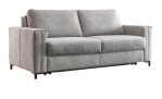 Hukla Basis-Schlafsofa Pickering, hellgrau, breite Armlehnen, 2 Sitzkissen, Metallgestell; weißer Hintergrund.