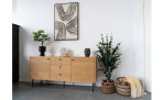 Sideboard Nilla von House Nordic aus Eichenfurnier, mit 2 Türen und 3 Schubladen, Ansicht im Milieu