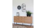 Sideboard Nilla von House Nordic aus Eichenfurnier, mit 2 Türen und 3 Schubladen, Ansicht im Milieu