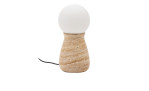 Tischleuchte Okeni mit einem Fuß im Farbton Travertin Beige und einer weißen Kugel als Leuchtkörper
