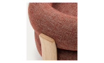 Sessel Granite von Kave Home, Stoff Chenille Terrakotta, Gestell Esche, Detailansicht