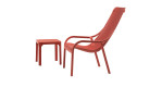 Beistelltisch Net Table 40 in Corallo, stapelbar, 40 x 40 cm, Ansicht mit Sessel