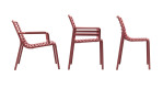 Gartenstuhl Doga in Marsala (Rot) Matt-Effekt, aus Fiberglass-Polypropylen, Ansicht mit mehreren Stühlen