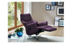 Basis-Einzelsessel MONDO Comfort Cancun, in der Farbausführung Purple , in einem Raum stehend, mit der Relaxfunktion