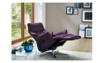 Basis-Einzelsessel MONDO Comfort Cancun, in der Farbausführung Purple , in einem Raum stehend, mit der Relaxfunktion
