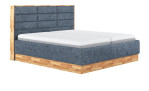 Basis-Polsterbett MONDO NATUR Incana in Ocean mit einer Absetzung im Bettrahmen in Eiche. Schräge Seitenansicht