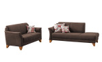 MONDO Quadra von Mondo: braunes Sof set mit Boxspring, Holzbeinen, Kissen mit Blumenmuster, Zweisitzer und Chaiselongue für höchsten Komfort.